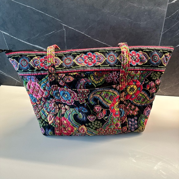 Vera Bradley Handbags - Vera Bradley XL Zippered Tote Bag